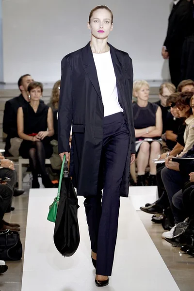 Look 11